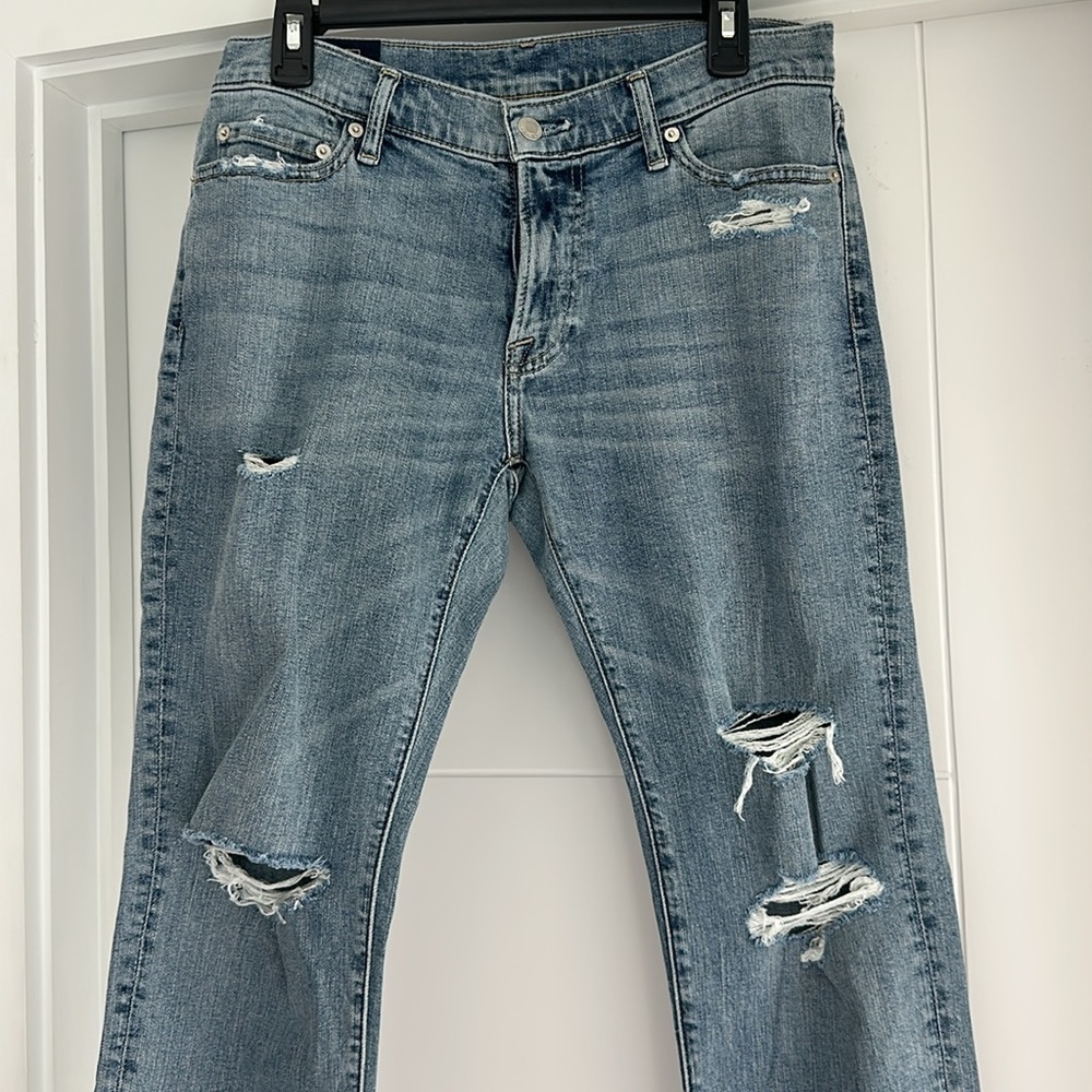 Abercrombie and Fitz
Kennan Straight,  stretch men’s distressed jeans